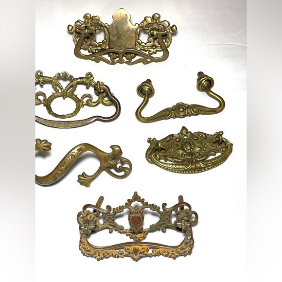 Set Of 6 Vintage Cast Iron Drawer Pulls. Variety Set. - Picture 3 of 15